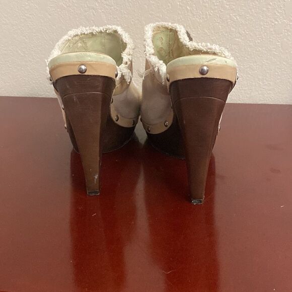 - BCBGeneration Women's Davis Clog Cream Canvas 10B - Picture 5 of 6